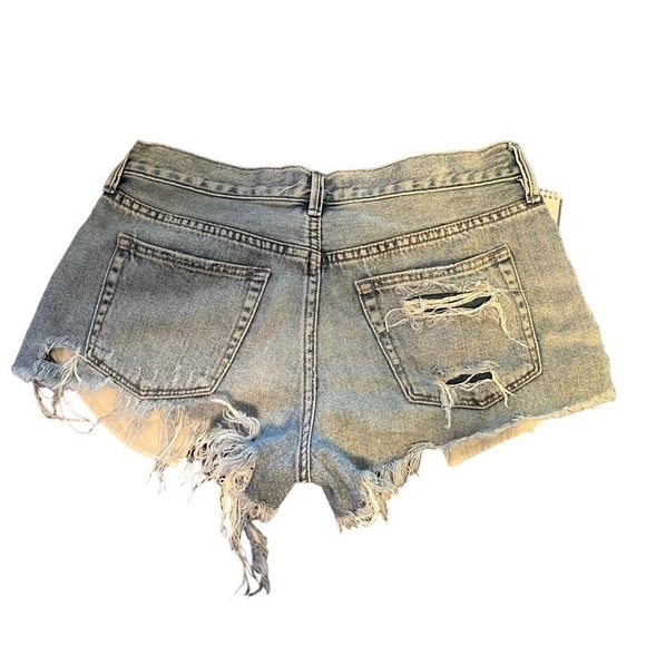 We The free Women’s Distressed Cutoff Shorts - Picture 2 of 6